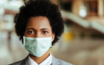 ¿Deben los vacunados usar mascarilla ante repunte de virus?