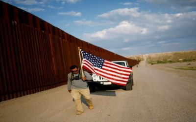Excombatiente de guerra Irak protesta en frontera EEUU-México por deportación veteranos