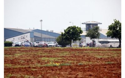 Texas empieza a arrestar migrantes por invasión de propiedad