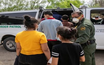 Biden reanuda los vuelos de ICE para expulsar de forma rápida a familias migrantes centroamericanas