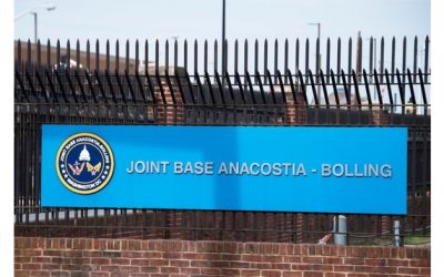 Hombre armado y con bolso Gucci obliga cierre de base militar Anacostia-Bolling en Washington