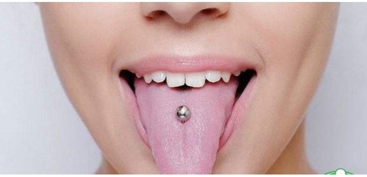 Piercing en la lengua: ¿sabes cuáles son los riesgos de esta moda?