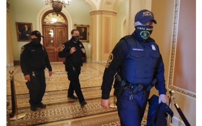 La Policía exonera al agente que disparó contra mujer en asalto al Capitolio