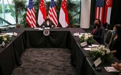 Harris critica a China durante visita a Singapur