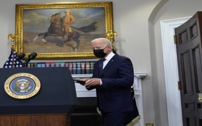 Se aceleran los vuelos desde Kabul, pero continúa el caos