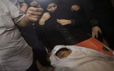 Chocan activistas en Gaza con tropas israelíes en frontera