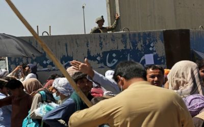 Pentágono confirma explosión fuera del aeropuerto de Kabul