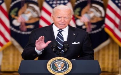 Más de 50 senadores urgen a Biden a apurar la evacuación de aliados afganos