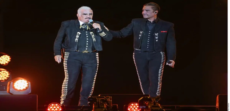 Alejandro Fernández brinda serenata a México y a su padre Vicente Fernández