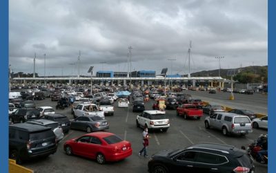 Avalancha de migrantes intenta entrar por un cruce fronterizo en California tras decisión de una jueza federal