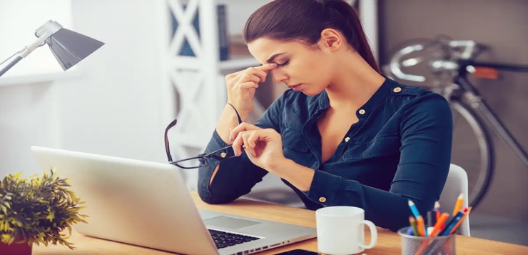 Estrés laboral causa más estragos en la salud de las mujeres que en la de los hombres