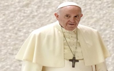 Papa exhorta a obispos a escuchar a las víctimas de abusos