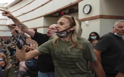 Denuncian amenazas a escuelas en EEUU por uso de mascarillas