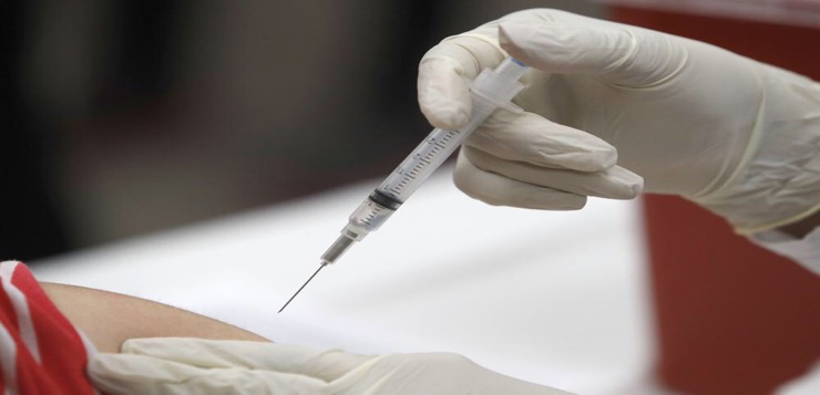 Expertos: Aparte de COVID, no olvidar vacuna contra gripe