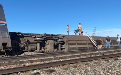Descarrilamiento de tren deja varios muertos; viajaban 141 pasajeros