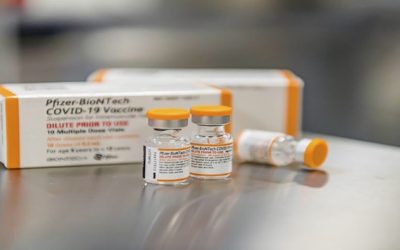 FDA avala dosis pediátricas de vacuna de Pfizer contra COVID
