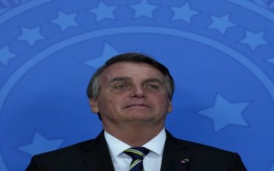 Facebook borra video de Bolsonaro de que vacuna causa sida