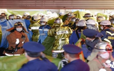 Hombre apuñala a 17 personas en un tren de Tokio