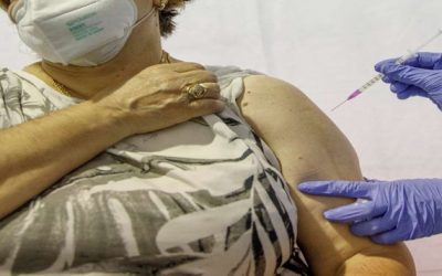 COVID: ¿Debería ponerme ya la tercera dosis de la vacuna?