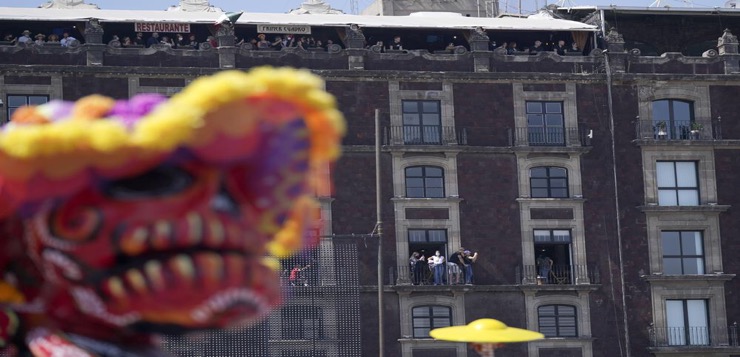 México vuelve a celebrar masivamente el Día de Muertos