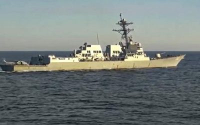 Rusia dice haber expulsado de sus aguas a destructor de EEUU