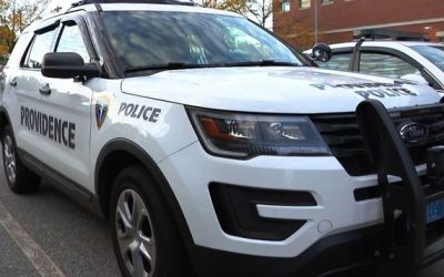 Policía Providence investiga disparos y denuncia por agresión a un inquilino.