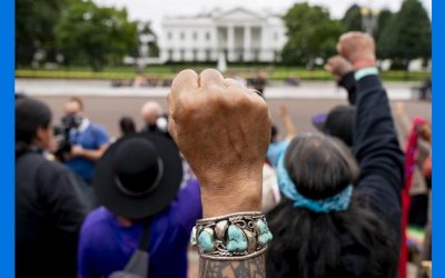 Biden firma orden ejecutiva para defensa de indígenas