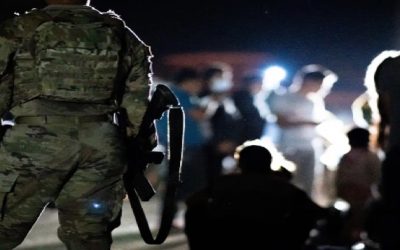 Cientos de indocumentados detenidos bajo Operación Estrella Solitaria en Texas