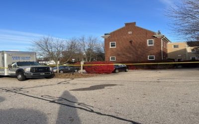 Agente dispara y mata a hombre que supuestamente le apuntó con rifle.