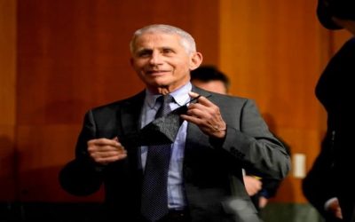 EEUU se prepara para ómicron con prohibiciones de viajes desde el sur de África