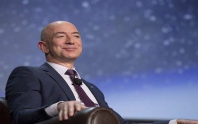 Bezos dona 100 millones de dólares a fundación de Obama