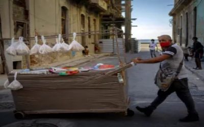 Pequeños empresarios de Cuba se quejan con Biden