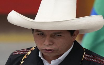 Perú: piden destituir presidente; fiscalía indaga corrupción