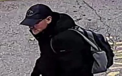 Autoridades necesitan su ayuda para encontrar a sospechoso en violento robo vehículo.