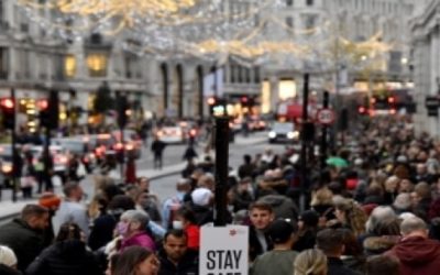 Reino Unido suspende vuelos desde varios países por nueva variante de COVID
