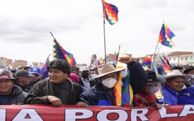 Bolivia: Arce y Morales marchan en defensa del gobierno