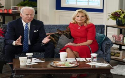 Biden habla con soldados por la Navidad
