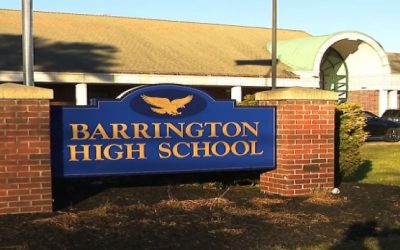 Escuela Secundaria Barrington cambia al aprendizaje virtual luego de amenaza.