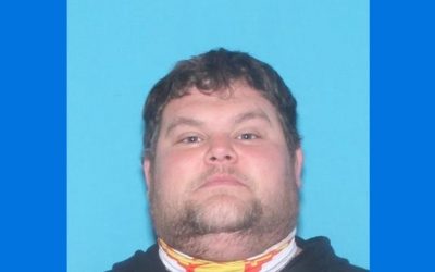 Policía Hopkinton busca conductor que posiblemente estaba drogado cuando provocó accidente fatal.