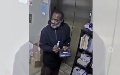 Policía busca sospechoso de robar en sitio prueba COVID-19.