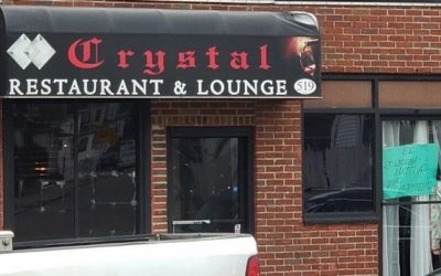 Autoridades ordenan cierre temporal del Crystal Restaurant and Loung luego de disparos frente al establecimiento.