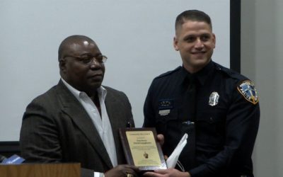 Oficial de la policía de Providence reconocido por sus heroicas acciones el verano pasado.