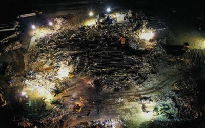 “Estamos atrapados, por favor consigan ayuda”: la desesperación en una fábrica de velas que arrasaron los tornados en Kentucky.