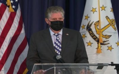 RI anuncia app para vacunas durante la sesión informativa de COVID.