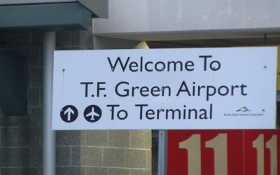 Caída de línea eléctrica provocó apagón en el Aeropuerto Internacional T. F Green.