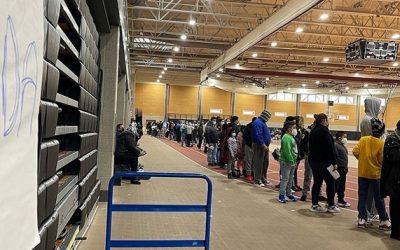 Distrito Escolar Providence ofrece pruebas para detectar COVID-19 en las escuelas previo consentimiento de los padres, luego de largas colas.