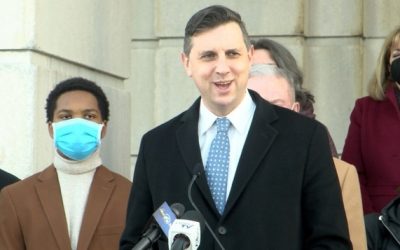 Tesorero Magaziner anuncia candidatura para el Segundo Distrito del Congreso de los Estados Unidos.