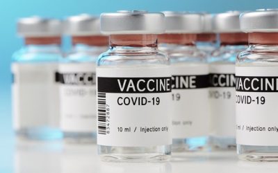 ¿Por qué tantos vacunados contraen el COVID-19 últimamente?