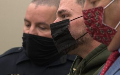 Hombre acusado de provocar y abandonar escena de accidente en el que murió compareció en corte.