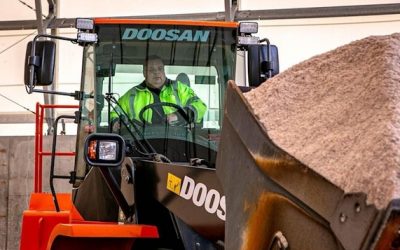 McKee: “si no tienes que salir por favor quédate en casa”, proporciona información sobre sitios prueba COVID-19.